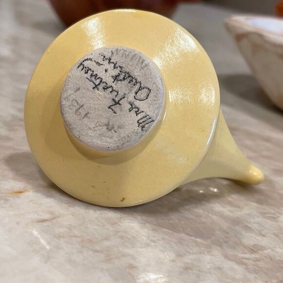 Vintage creamer matte yellow 1939 USA pottery - Picture 9 of 12
